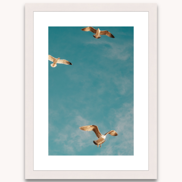 Photography titled "Azur" in a white wooden frame, by photographer Ylenia Cuéllar
