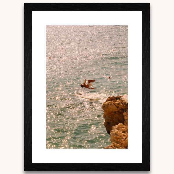 Photography titled "Plunge" in a natural black frame, by photographer Ylenia Cuéllar