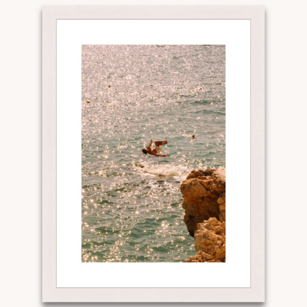 Photography titled "Plunge" in a white wooden frame, by photographer Ylenia Cuéllar